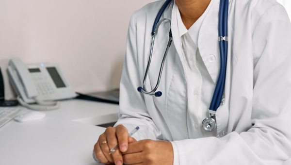 Prix consultation médecin généraliste au Maroc 2026 : tarif, remboursement et conseils