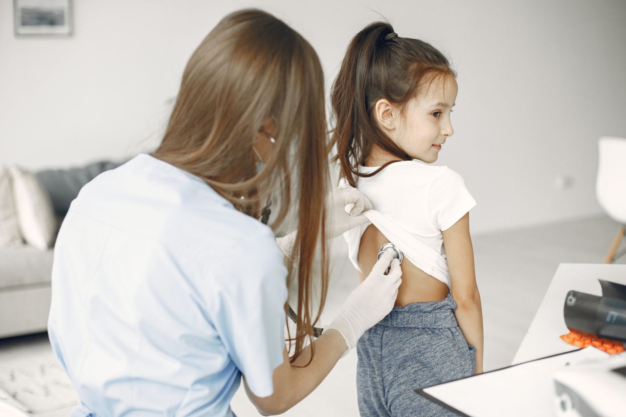 Prix consultation pédiatre au Maroc 2026 : tarifs, vaccins et remboursement
